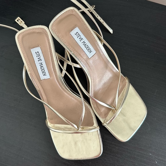 Steve Madden Shoes - Steve Madden gold metallic heel sandals size 8
